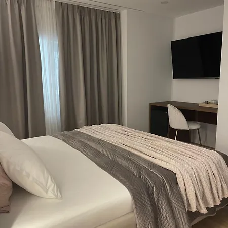 Apartment Lindi's 1 4 Tirana