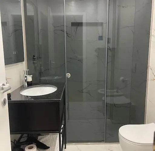 Lindi's 1 4 Apartament Tirana